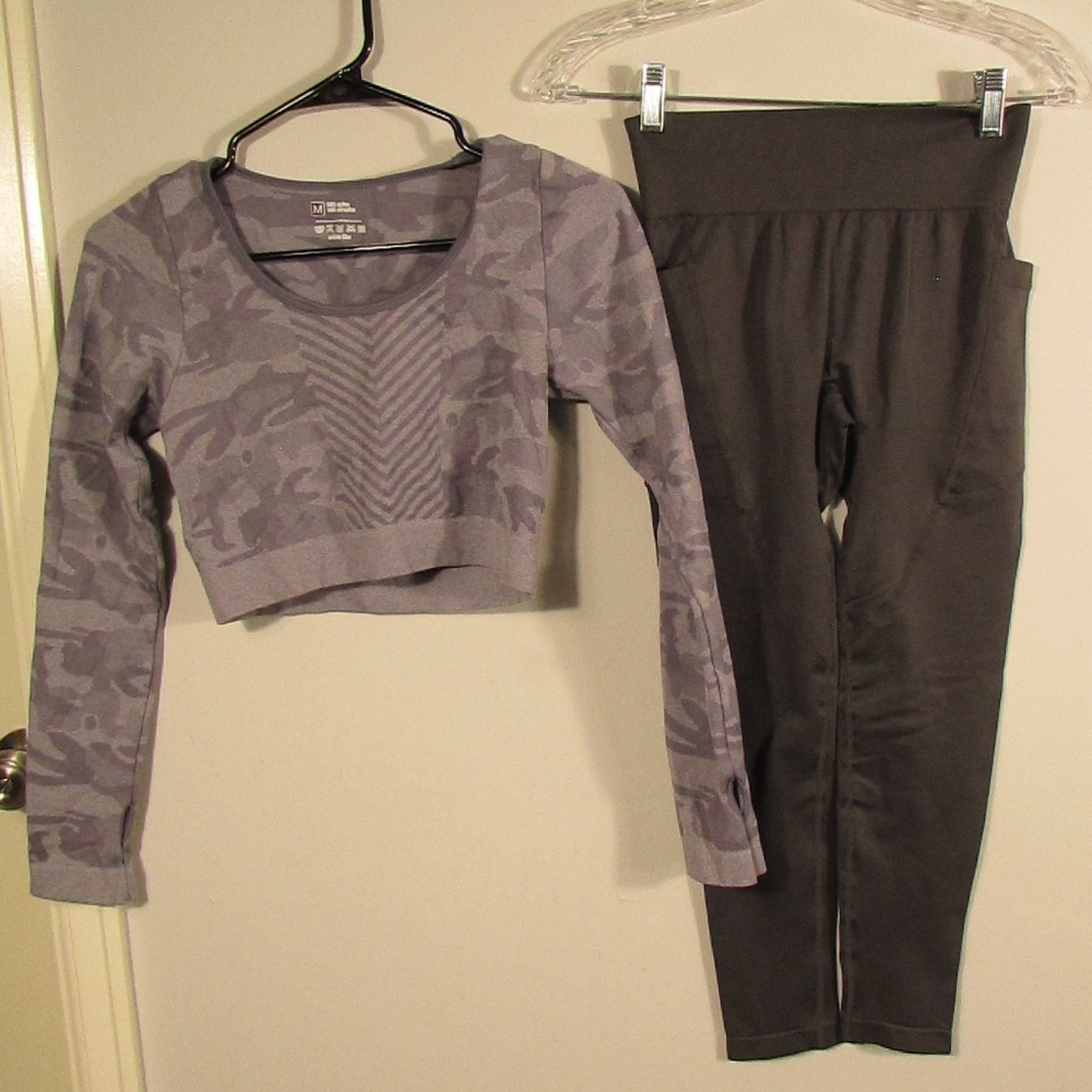 Heart shaped bottom leggings & Active Crop Top